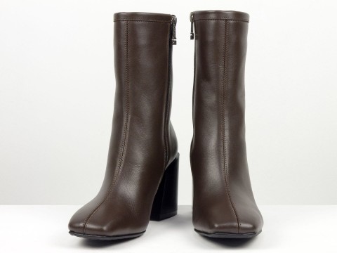 Женские коричневые кожаные ботинки на каблуке Gino Figini