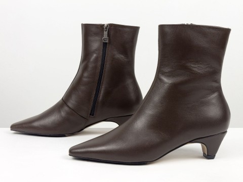 Женские кожаные коричневые ботинки на невысоком каблуке чарочке Gino Figini