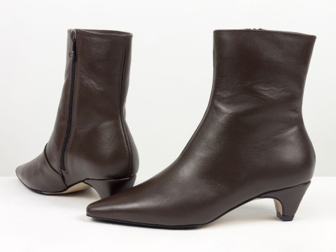 Женские кожаные коричневые ботинки на невысоком каблуке чарочке Gino Figini