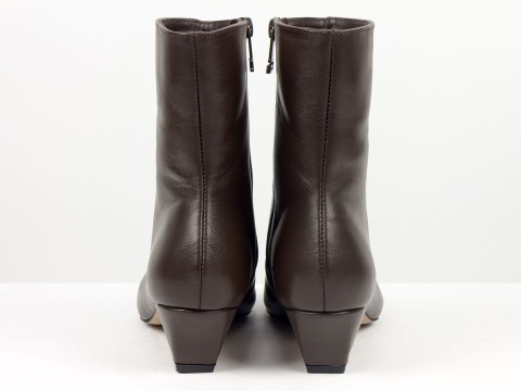 Женские кожаные коричневые ботинки на невысоком каблуке чарочке Gino Figini