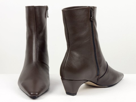 Женские кожаные коричневые ботинки на невысоком каблуке чарочке Gino Figini