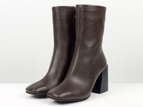 Женские коричневые кожаные ботинки на каблуке Gino Figini