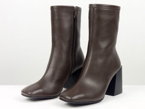 Женские коричневые кожаные ботинки на каблуке Gino Figini