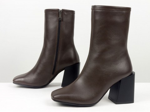 Женские коричневые кожаные ботинки на каблуке Gino Figini