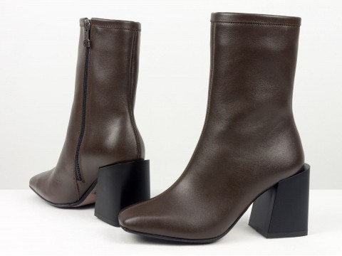 Женские коричневые кожаные ботинки на каблуке Gino Figini