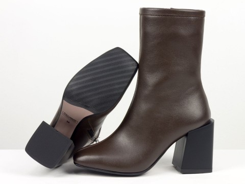 Женские коричневые кожаные ботинки на каблуке Gino Figini