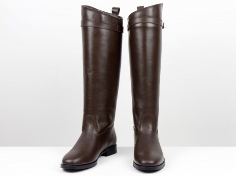 Кожаные высокие сапоги коричневого цвета на низком ходу Gino Figini
