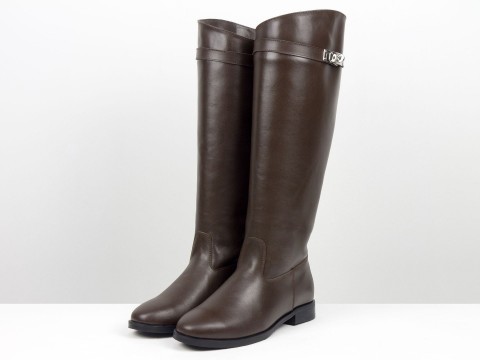 Кожаные высокие сапоги коричневого цвета на низком ходу Gino Figini