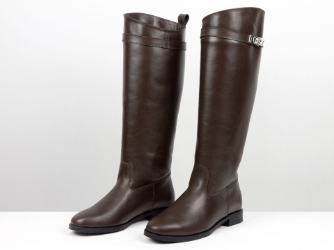 Кожаные высокие сапоги коричневого цвета на низком ходу Gino Figini