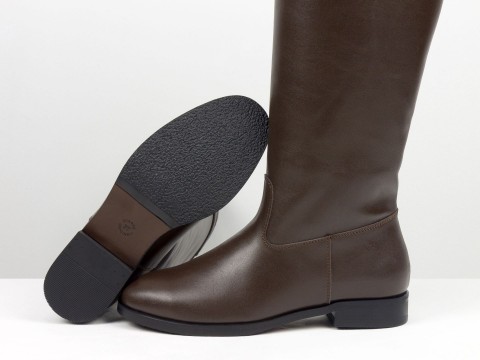 Кожаные высокие сапоги коричневого цвета на низком ходу Gino Figini