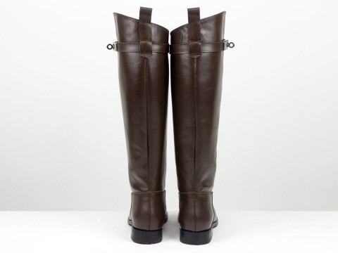Кожаные высокие сапоги коричневого цвета на низком ходу Gino Figini