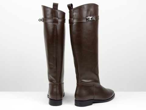 Кожаные высокие сапоги коричневого цвета на низком ходу Gino Figini