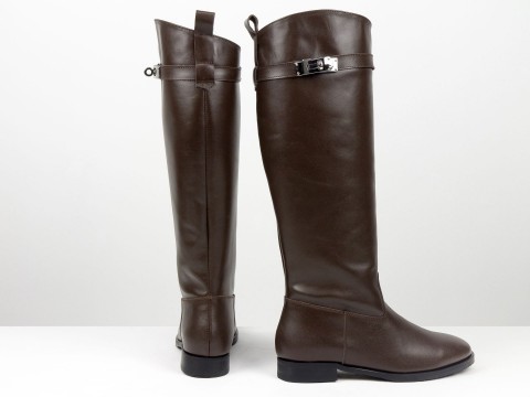 Кожаные высокие сапоги коричневого цвета на низком ходу Gino Figini