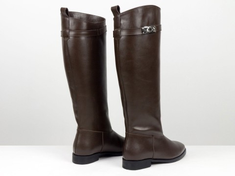 Кожаные высокие сапоги коричневого цвета на низком ходу Gino Figini