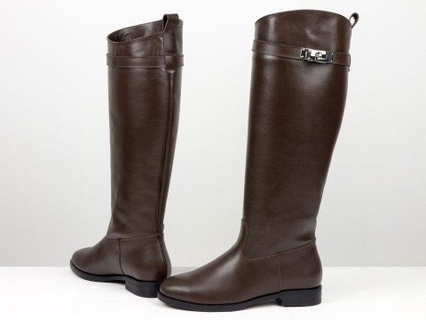 Кожаные высокие сапоги коричневого цвета на низком ходу Gino Figini