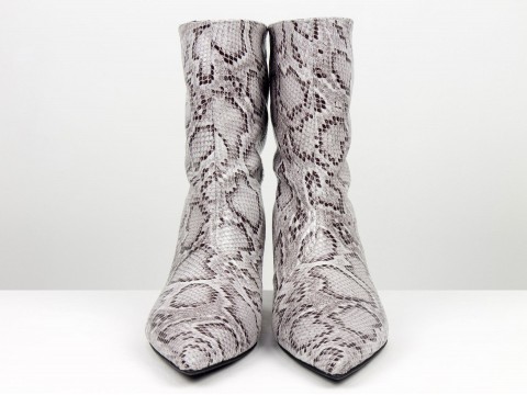 Жіночі шкіряні черевики зі зміїним принтом на підборах “Kitten Heel” Gino Figini
