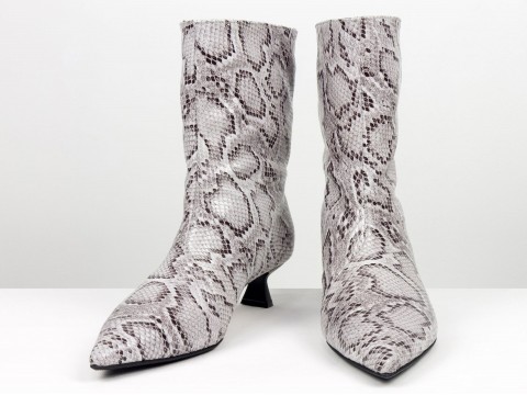 Жіночі шкіряні черевики зі зміїним принтом на підборах “Kitten Heel” Gino Figini