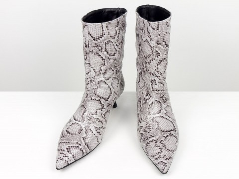 Жіночі шкіряні черевики зі зміїним принтом на підборах “Kitten Heel” Gino Figini