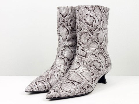Жіночі шкіряні черевики зі зміїним принтом на підборах “Kitten Heel” Gino Figini