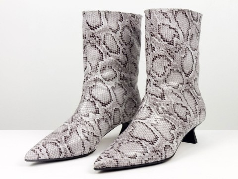 Жіночі шкіряні черевики зі зміїним принтом на підборах “Kitten Heel” Gino Figini