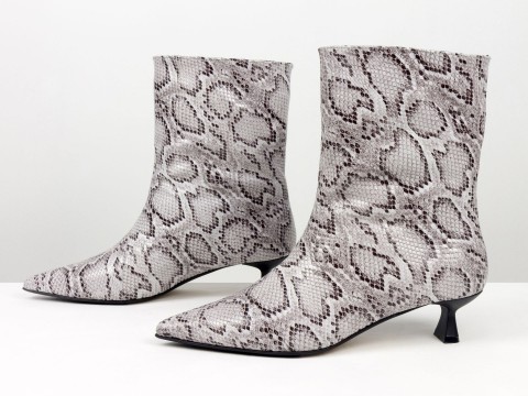 Жіночі шкіряні черевики зі зміїним принтом на підборах “Kitten Heel” Gino Figini