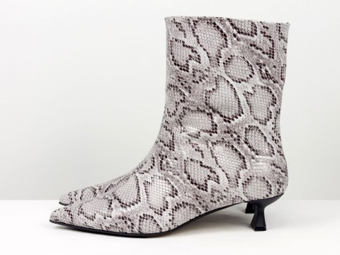 Женские кожаные ботинки со змеиным принтом на каблуке «Kitten Heel» Gino Figini