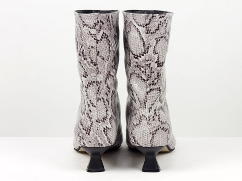 Жіночі шкіряні черевики зі зміїним принтом на підборах “Kitten Heel” Gino Figini