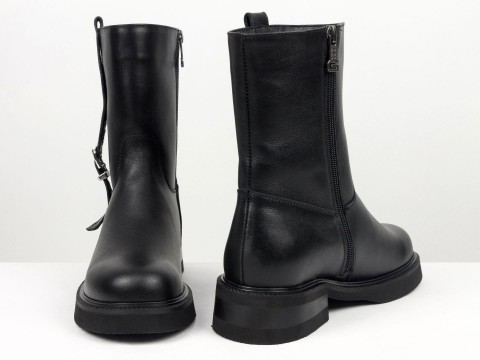 Жіночі шкіряні черевики з ремінцем та масивною підошвою Gino Figini