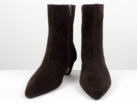 Женские замшевые коричневые ботинки на невысоком каблуке чарочке Gino Figini