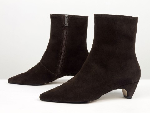 Женские замшевые коричневые ботинки на невысоком каблуке чарочке Gino Figini