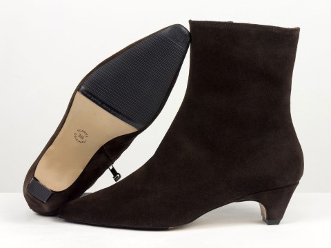 Женские замшевые коричневые ботинки на невысоком каблуке чарочке Gino Figini