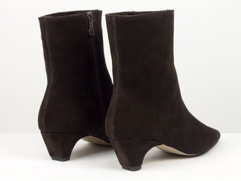 Женские замшевые коричневые ботинки на невысоком каблуке чарочке Gino Figini