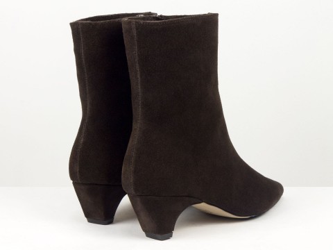 Женские замшевые коричневые ботинки на невысоком каблуке чарочке Gino Figini