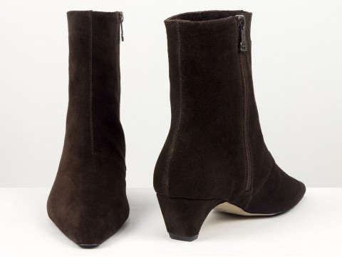 Женские замшевые коричневые ботинки на невысоком каблуке чарочке Gino Figini