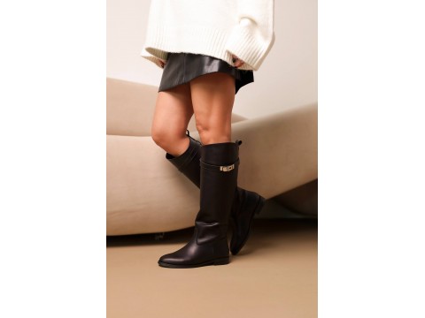 Шкіряні високі чоботи чорного кольору на низькому ходу Gino Figini