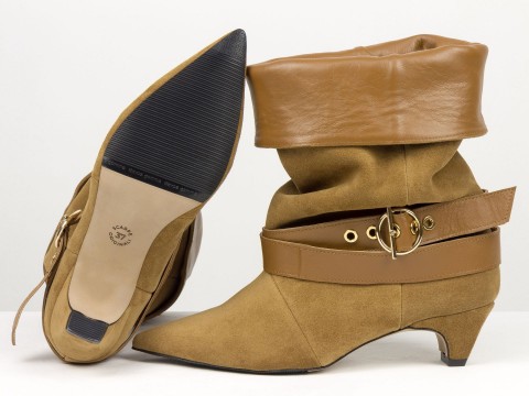 Ексклюзивні замшеві черевики з відворотом і ремінцем Gino Figini