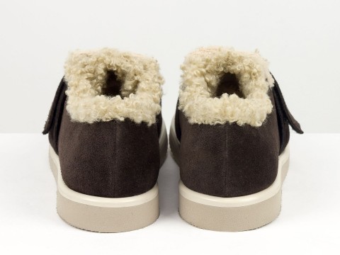 Жіночі осінні напівчеревики з натуральної замші коричневого кольору  та хутром "тедді"  на липучці