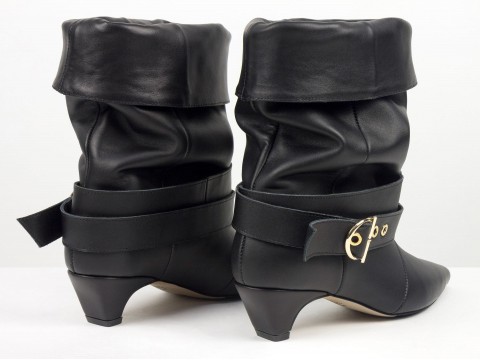 Эксклюзивные кожаные ботинки с отворотом и ремешком