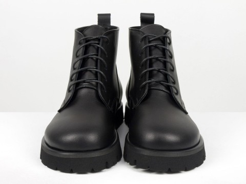 Женские черные кожаные ботинки  на утолщенной подошве 