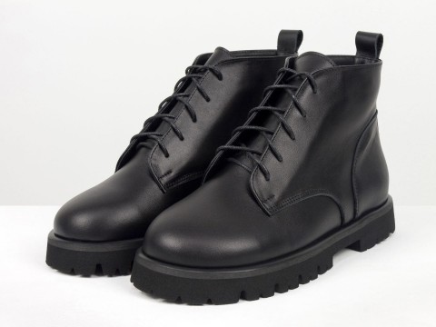 Женские черные кожаные ботинки  на утолщенной подошве 