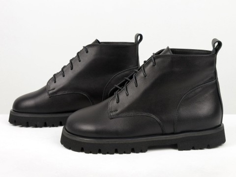 Женские черные кожаные ботинки  на утолщенной подошве 