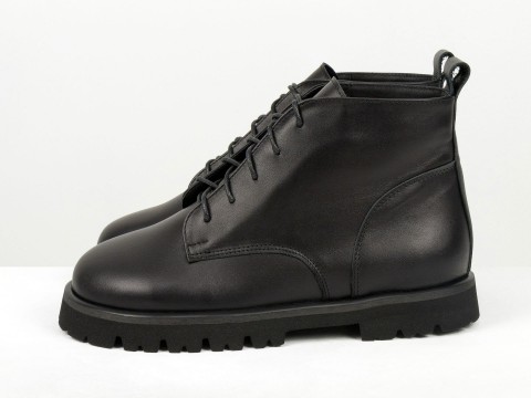 Женские черные кожаные ботинки  на утолщенной подошве 