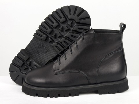 Женские черные кожаные ботинки  на утолщенной подошве 