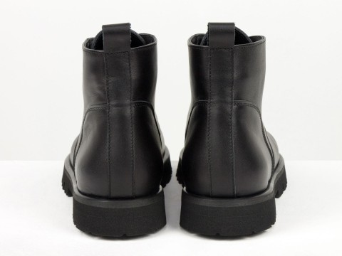 Женские черные кожаные ботинки  на утолщенной подошве 