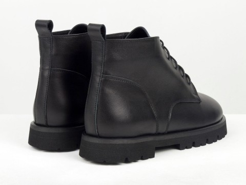 Женские черные кожаные ботинки  на утолщенной подошве 