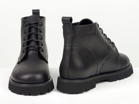 Женские черные кожаные ботинки  на утолщенной подошве 