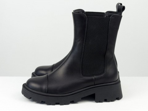 Дизайнерские высокие  ботинки "челси" из натуральной черной кожи с резинкой на утолщенной подошве, Б-2325-01