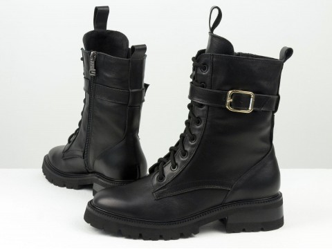 Жіночі чорні високі черевики з натуральної шкіри на шнурівці та ремінцем, Б-2322-01