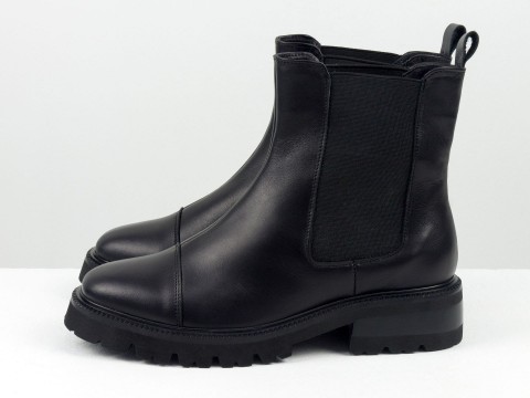 Дизайнерские высокие  ботинки "челси" из натуральной черной кожи с резинкой на утолщенной подошве, Б-2324-01