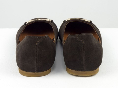 Літні туфлі з італійської шкіри коричневого кольору на низькому ходу із золотим ланцюжком спереду , Т-2227-10